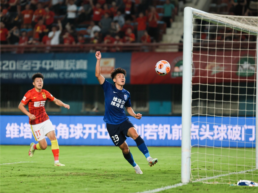 绿茵场上总有一些令人拍案称绝的瞬间，它们